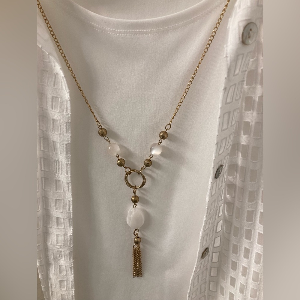 Alfred Dunner 3 pc blouse with sleeveless shell and removable gold necklace. - Picture 3 of 7